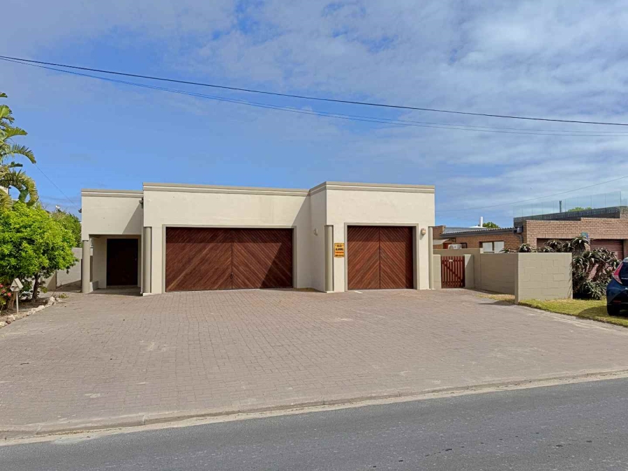 4 Bedroom Property for Sale in Middedorp Western Cape